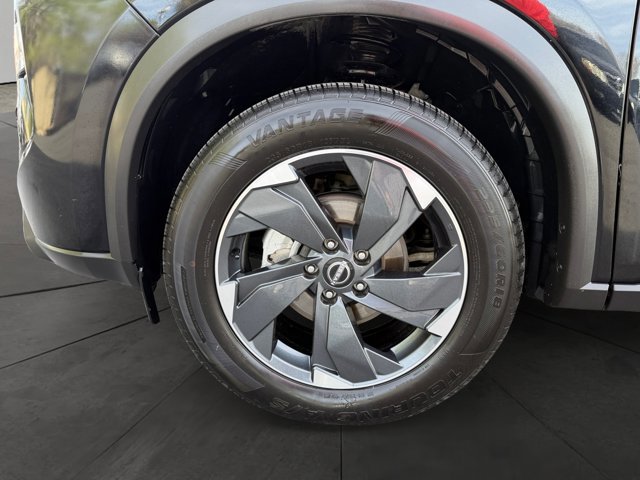 Used 2025 Nissan Rogue SV image 9