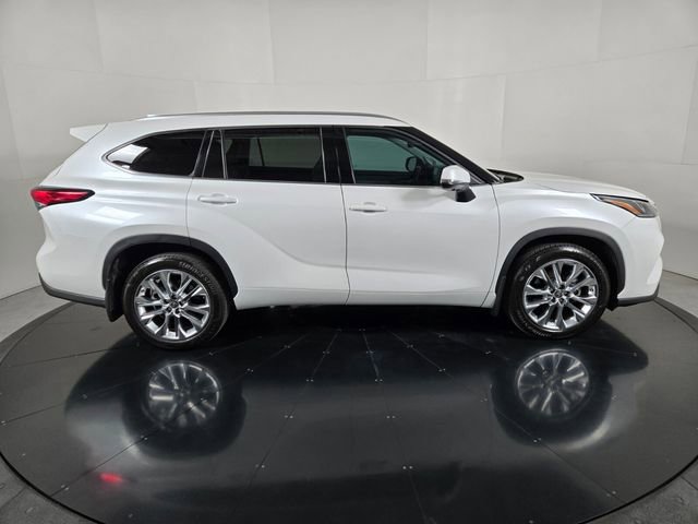 Used 2023 Toyota Highlander Limited image 7