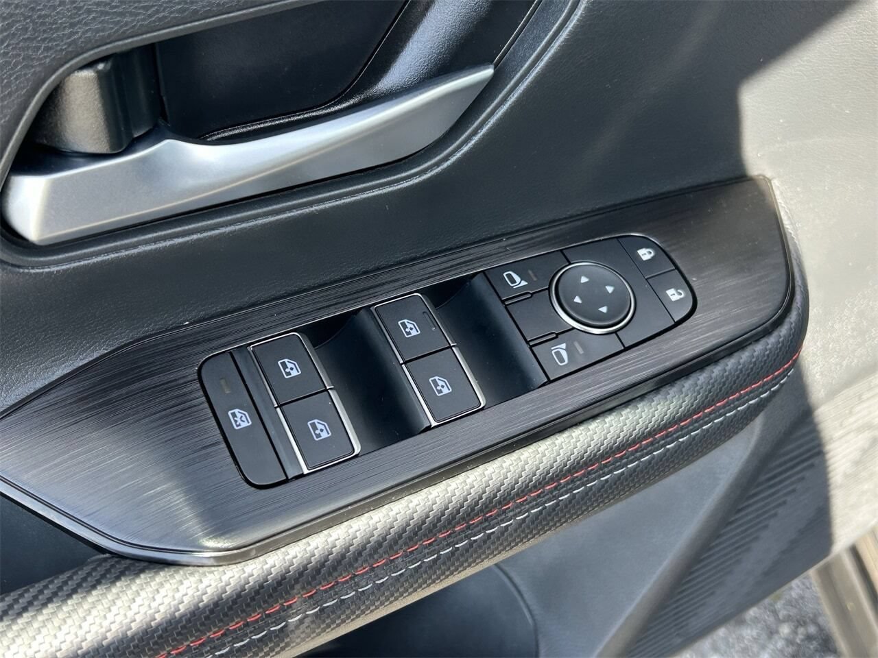 New 2026 Nissan Kicks SR FWD image 30
