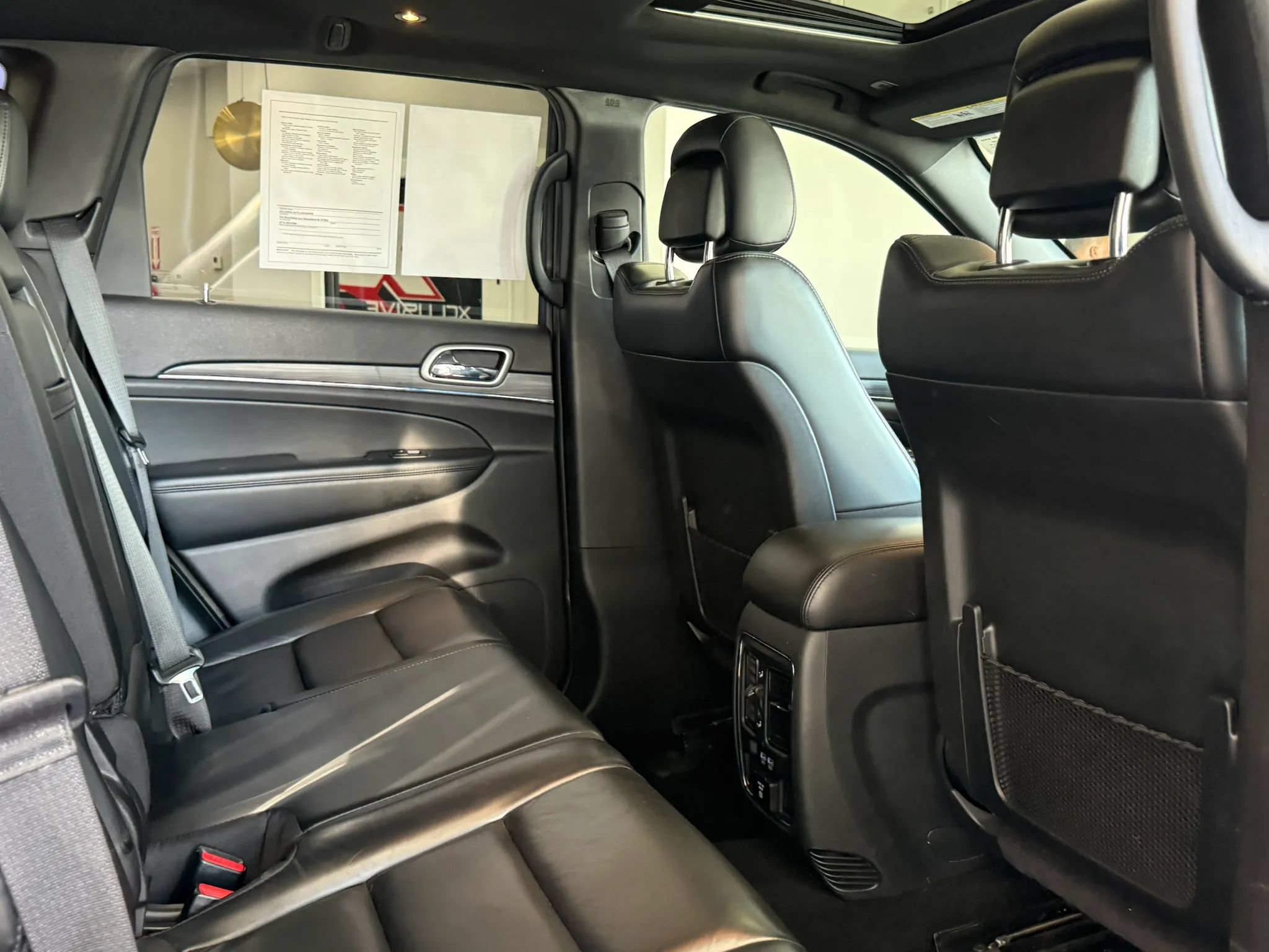 Used 2020 Jeep Grand Cherokee Limited AWD/4WD image 29