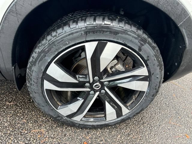 Used 2023 Volvo XC40 B5 Plus w/ Protection Package Premier AWD/4WD image 12