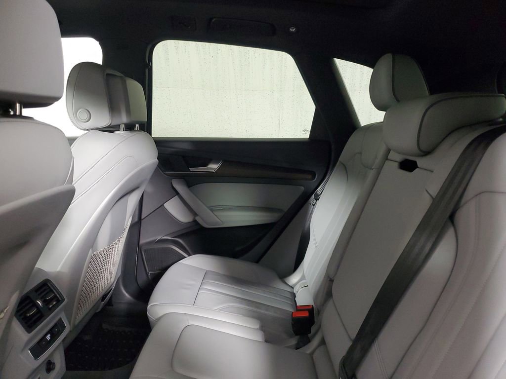 Used 2024 Audi Q5 e Premium Plus w/ Premium Plus Package image 11