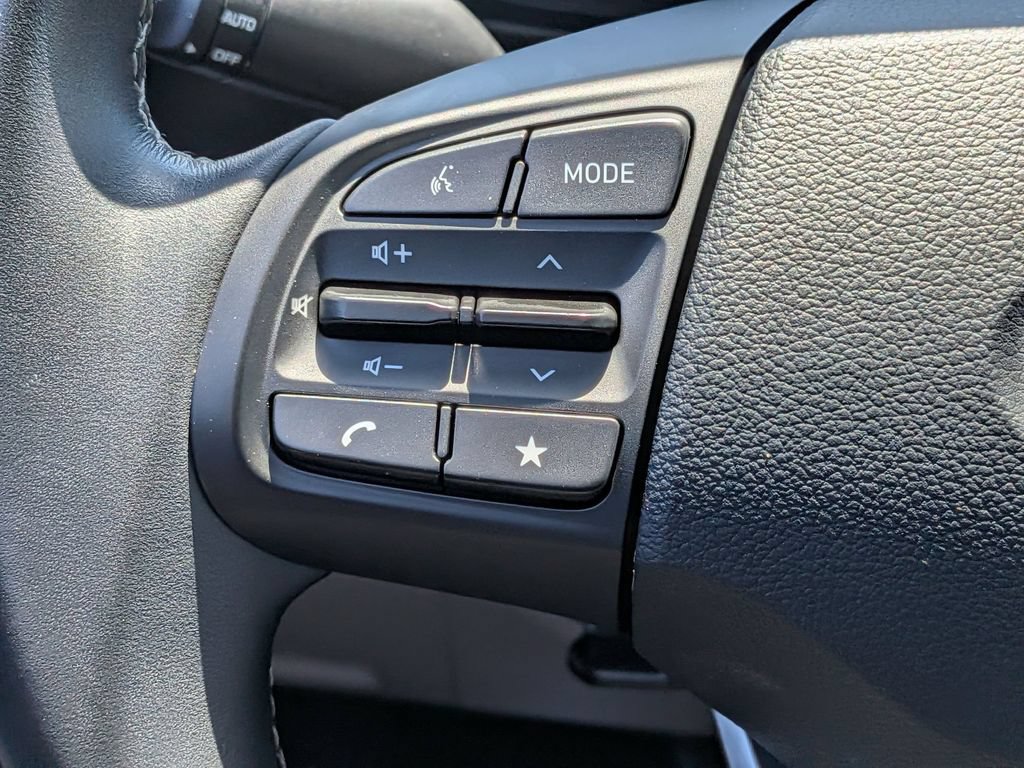 Used 2025 Hyundai Venue SEL FWD image 20
