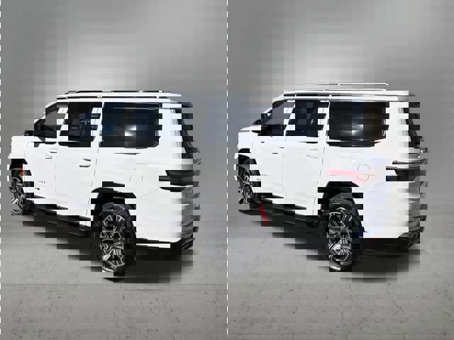 Used 2024 Jeep Wagoneer L Series II w/ Flexible Seating Group AWD/4WD image 3