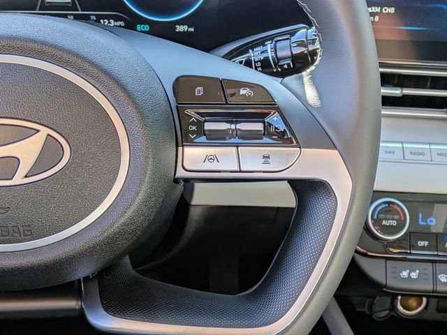 Used 2025 Hyundai Elantra Limited image 16