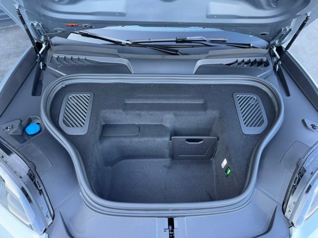 New 2025 Porsche Macan Electric image 41