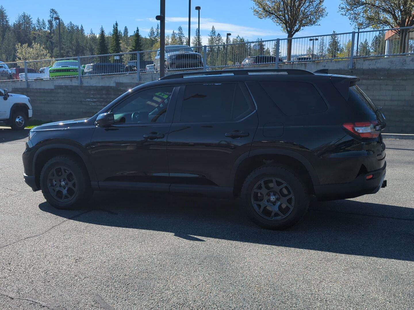 Used 2025 Honda Pilot TrailSport image 4