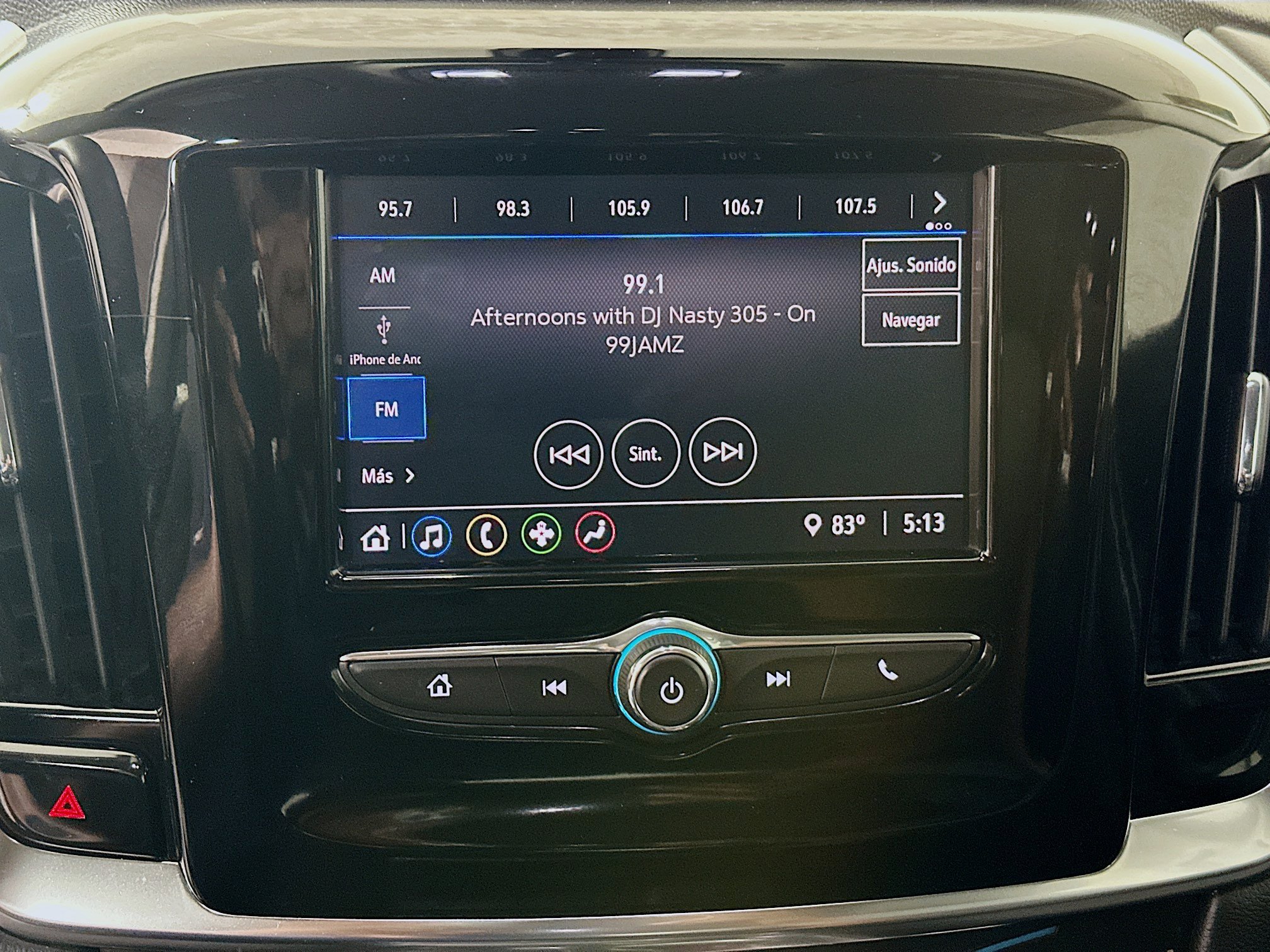Used 2021 Chevrolet Traverse LS FWD image 24