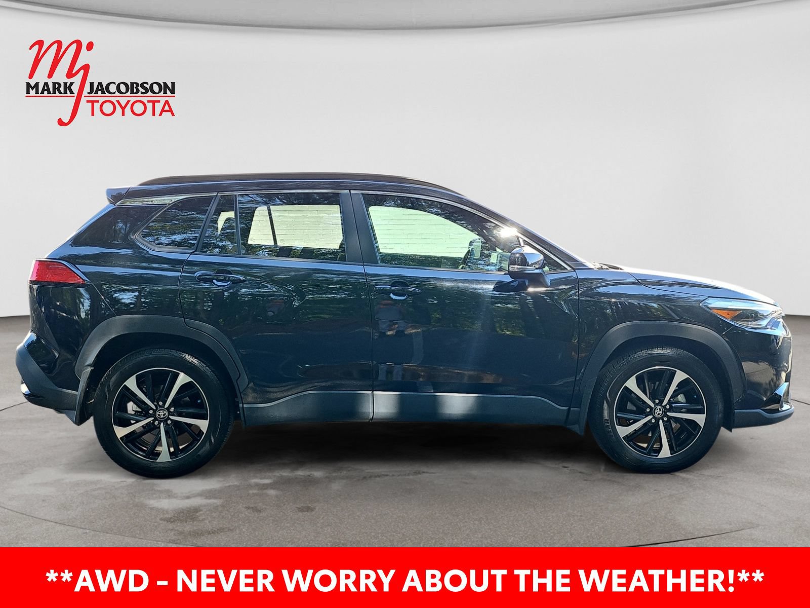 Used 2025 Toyota Corolla Cross AWD Hybrid w/ Convenience Package image 7