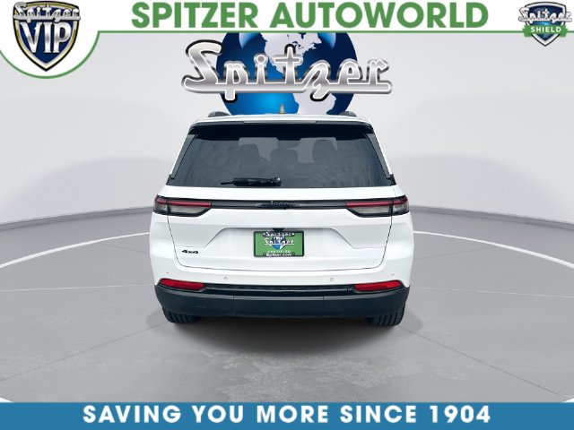 Used 2023 Jeep Grand Cherokee Altitude AWD/4WD image 9