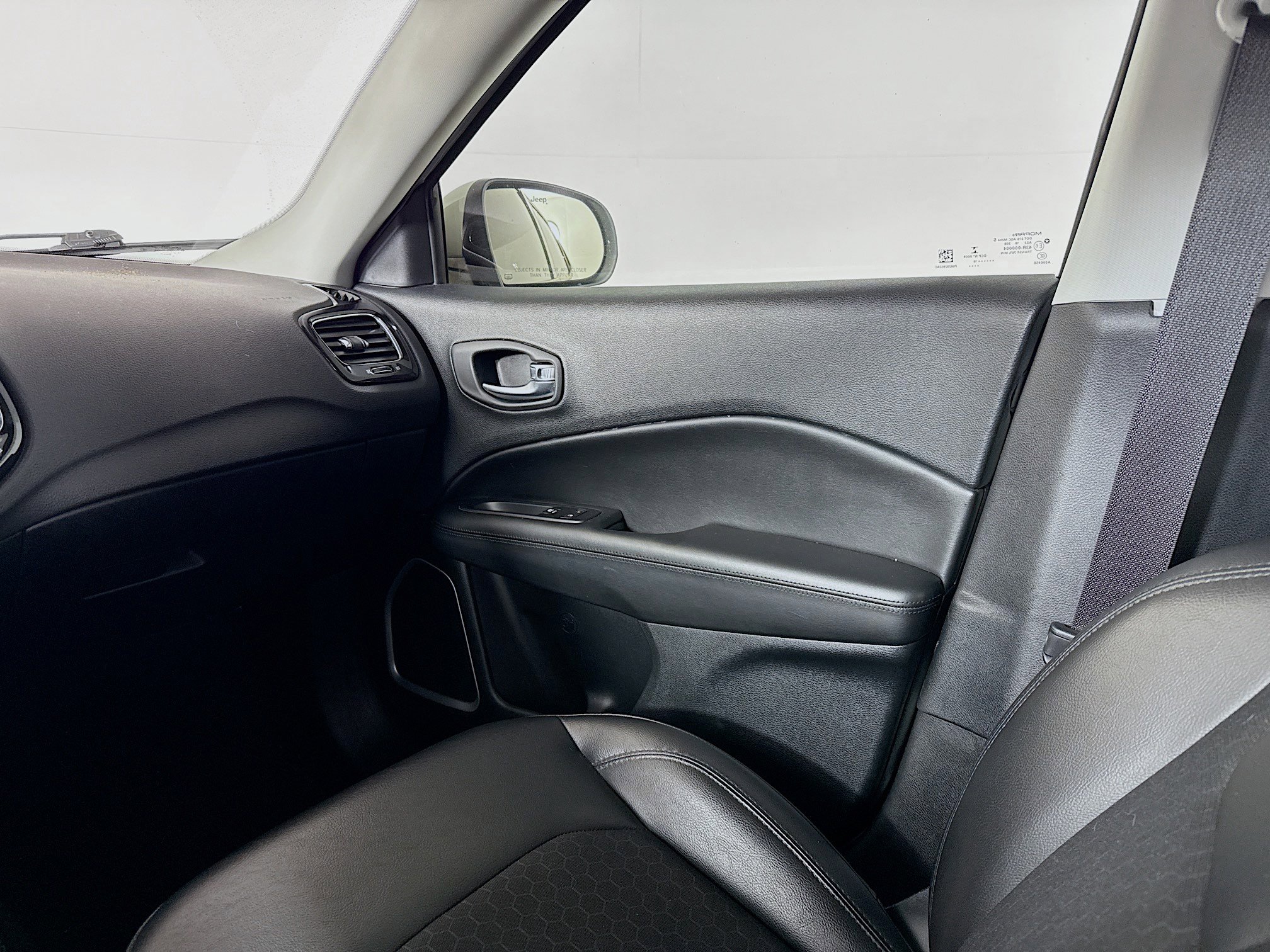 Used 2018 Jeep Compass Altitude image 27