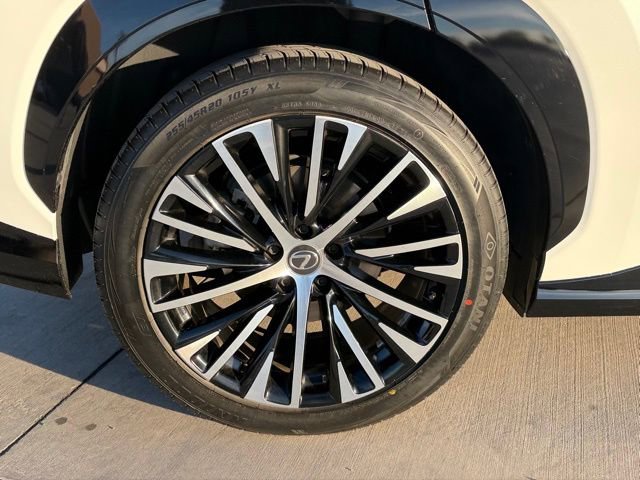 Used 2023 Lexus RZ 450e Premium w/ Accessory Package (Z1) image 8