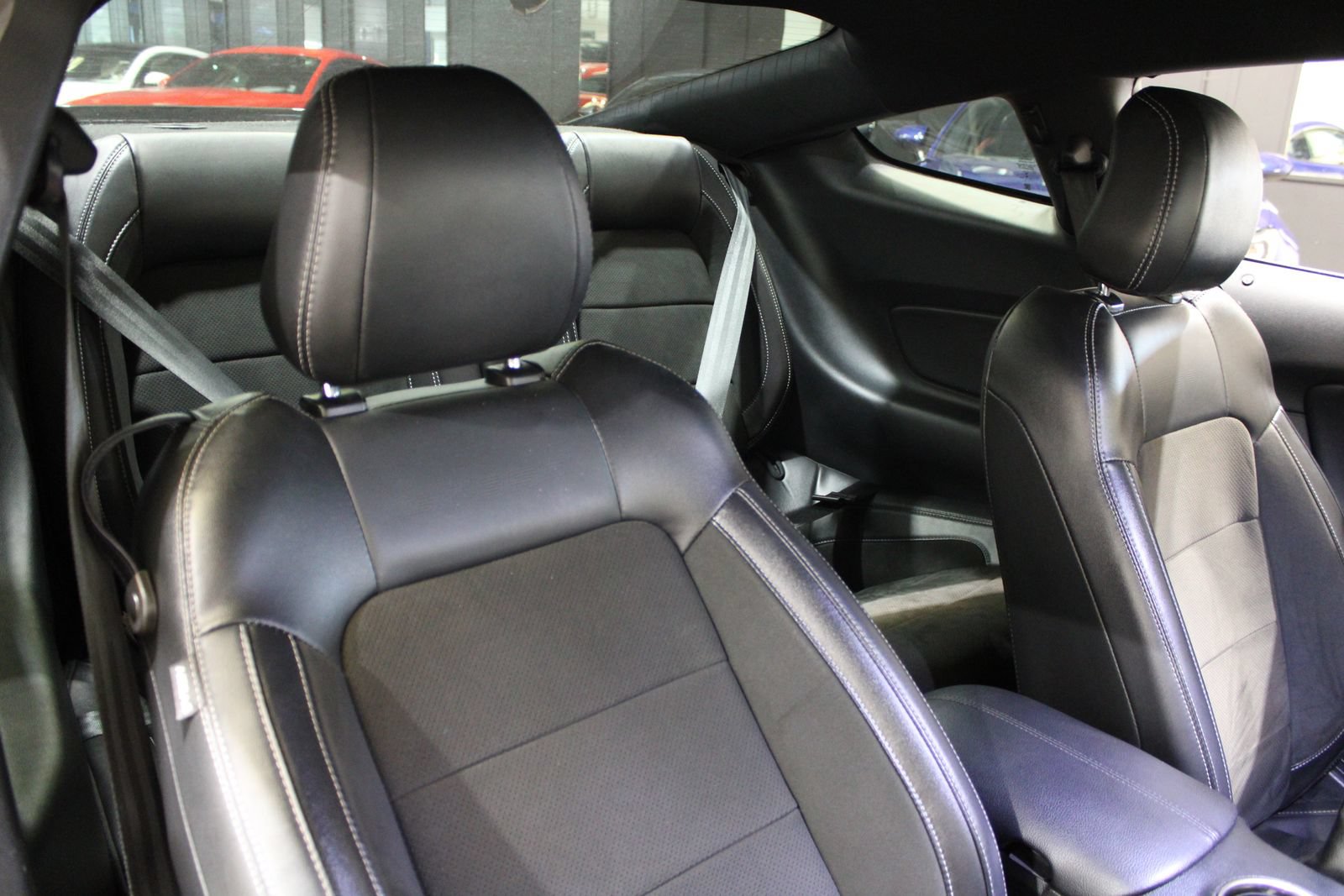 Used 2018 Ford Mustang Shelby GT350 w/ Convenience Package RWD image 35