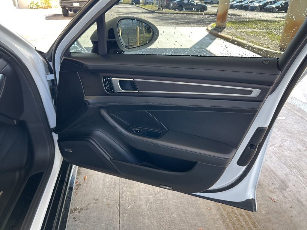 Used 2020 Porsche Panamera GTS image 28