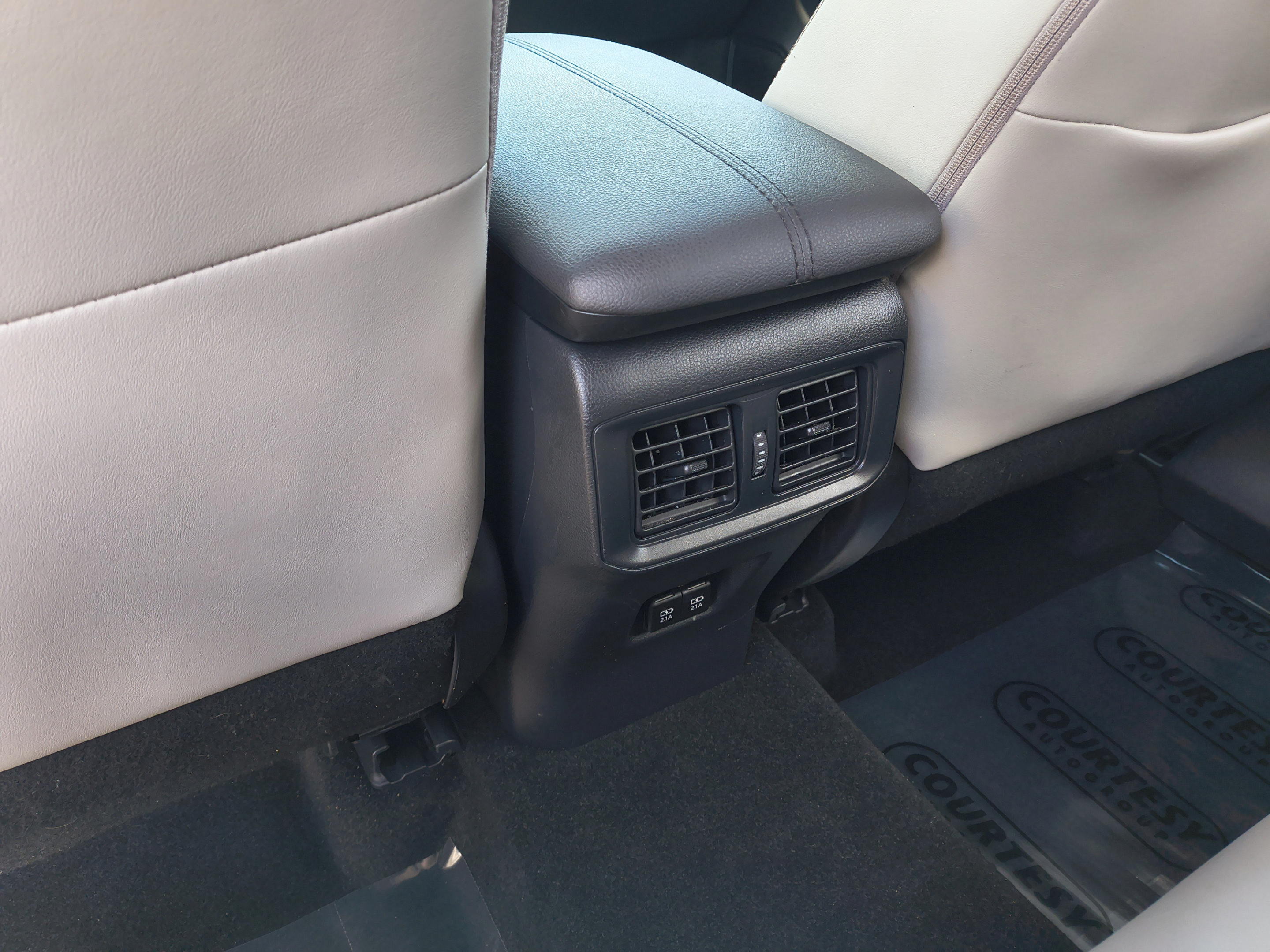 Used 2021 Toyota RAV4 XLE Premium AWD/4WD image 14