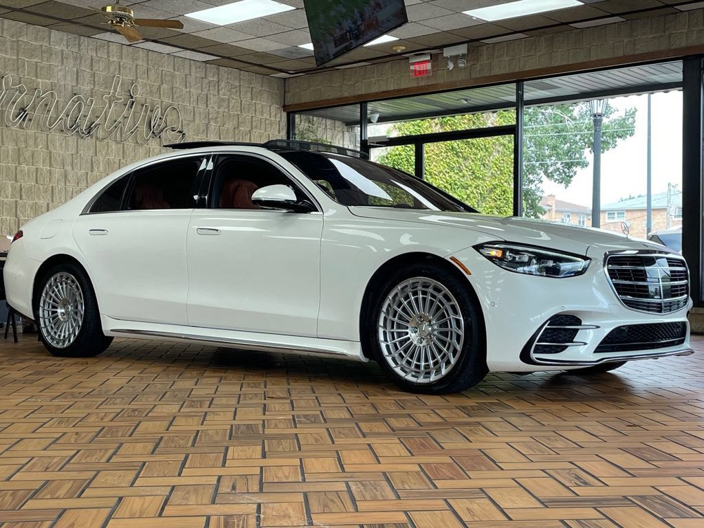 Used 2023 Mercedes-Benz S 580e 4MATIC Sedan w/ AMG Line image 9