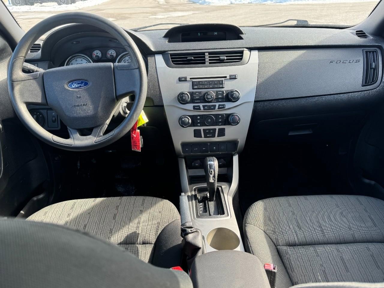 Used 2010 Ford Focus SE image 10