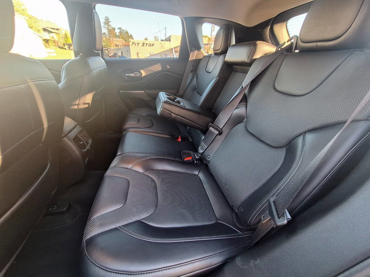 Used 2019 Jeep Cherokee Limited image 21