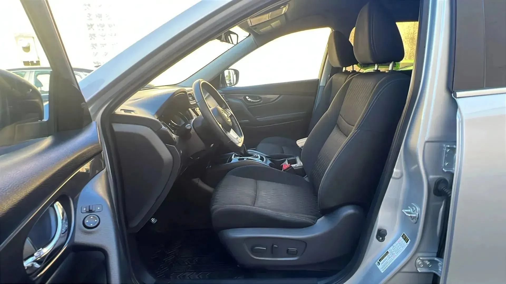 Used 2019 Nissan Rogue SV AWD/4WD image 27