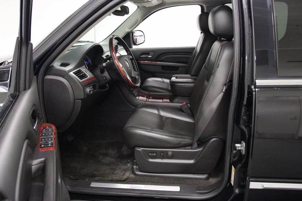 Used 2013 Cadillac Escalade EXT Luxury image 17