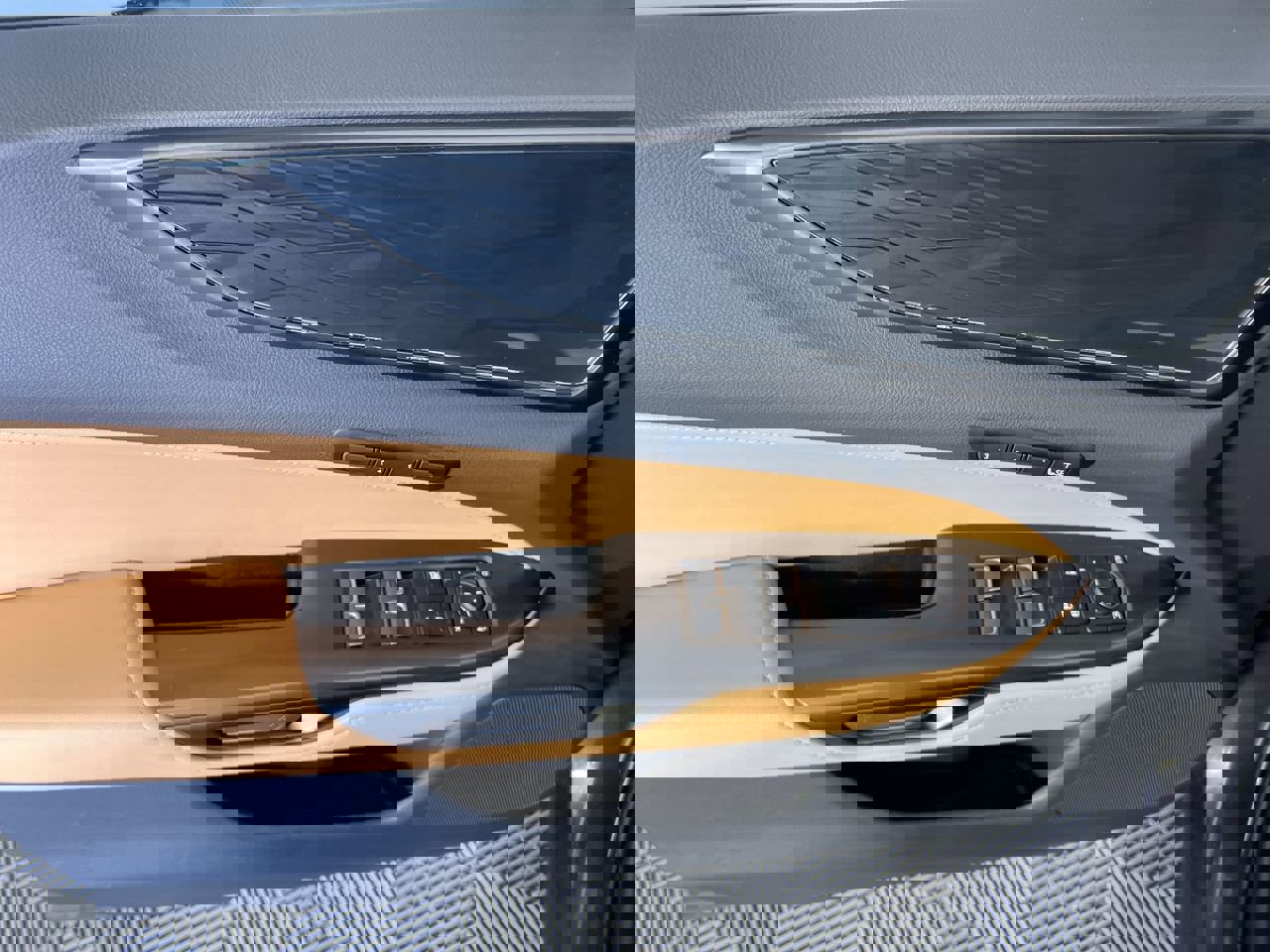 Used 2024 Lexus NX 250 FWD w/ Towing Package (2000 Lbs) image 11