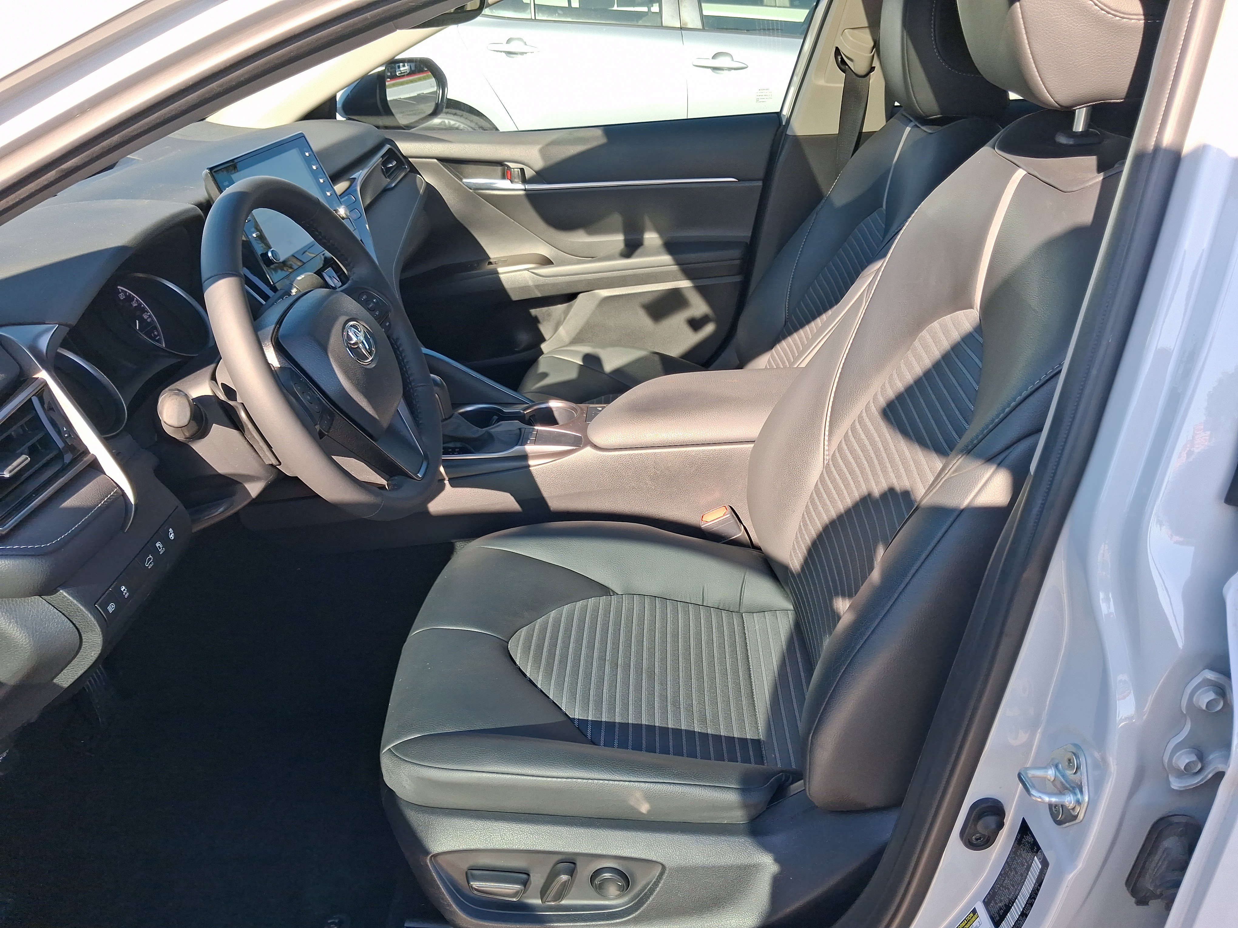 Used 2024 Toyota Camry SE w/ Cold Weather Package FWD image 17