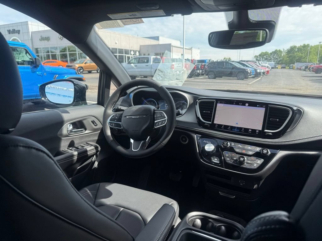 New 2027 Chrysler Pacifica Select FWD image 59