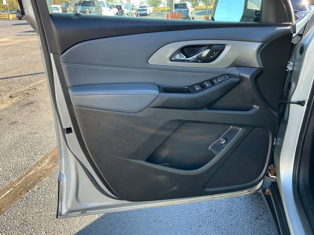 Used 2020 Chevrolet Traverse LT image 14