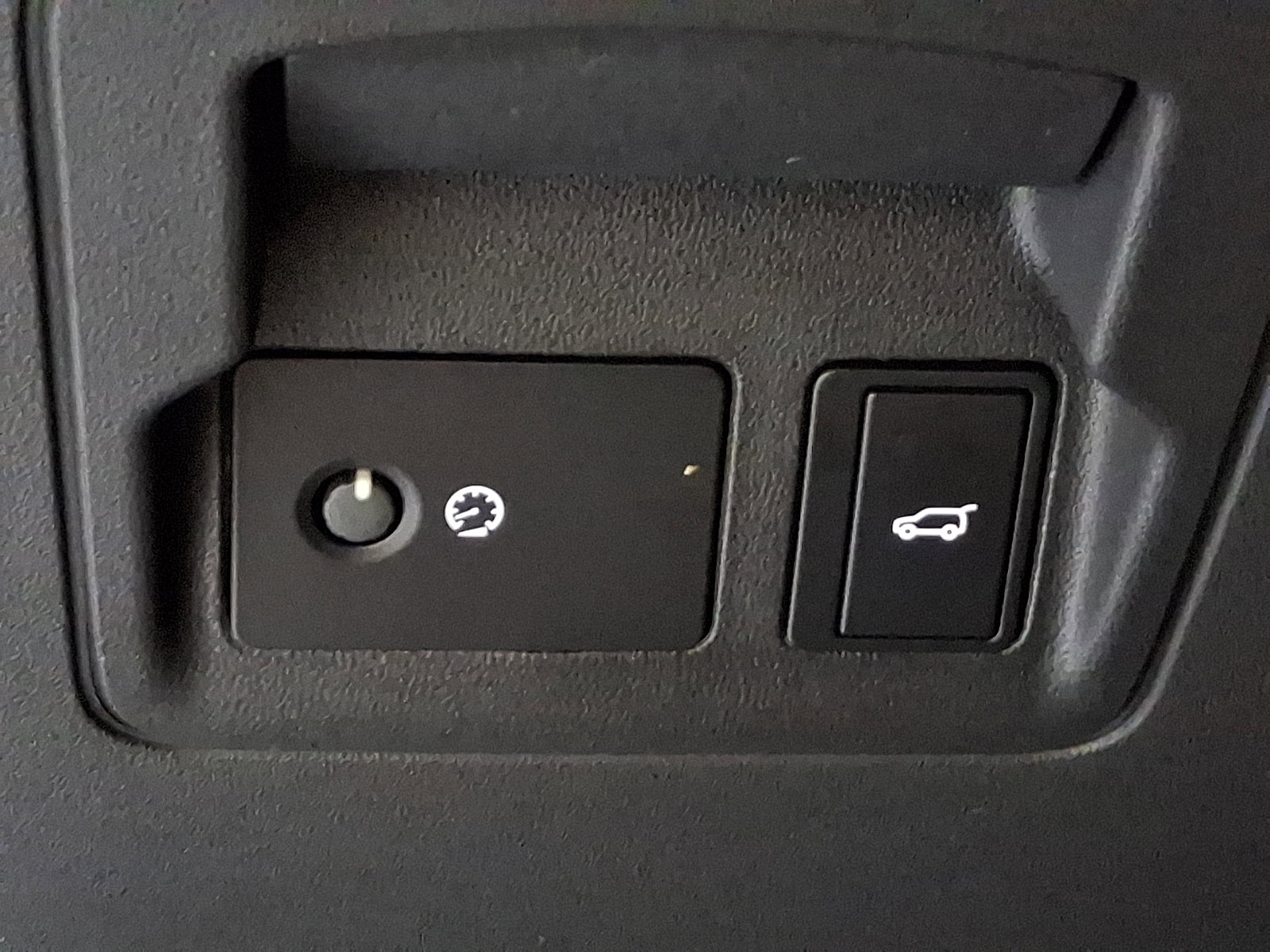 Certified 2026 Land Rover Range Rover Velar Dynamic SE image 25