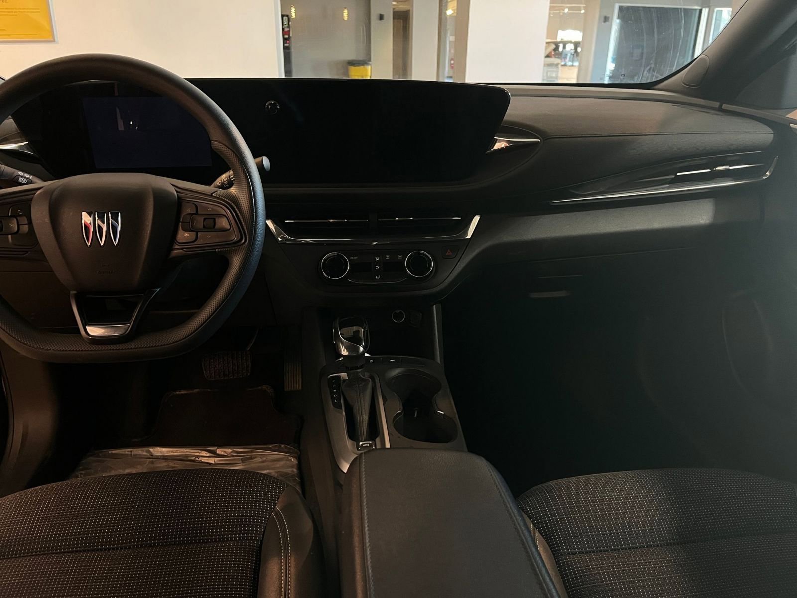 Used 2025 Buick Envista Preferred image 34