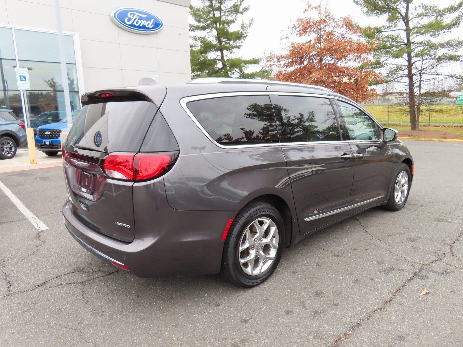 Used 2017 Chrysler Pacifica Limited image 5