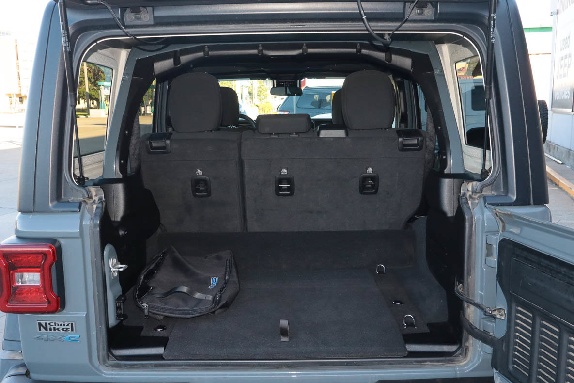 Used 2024 Jeep Wrangler Unlimited Rubicon 4xe AWD/4WD image 9