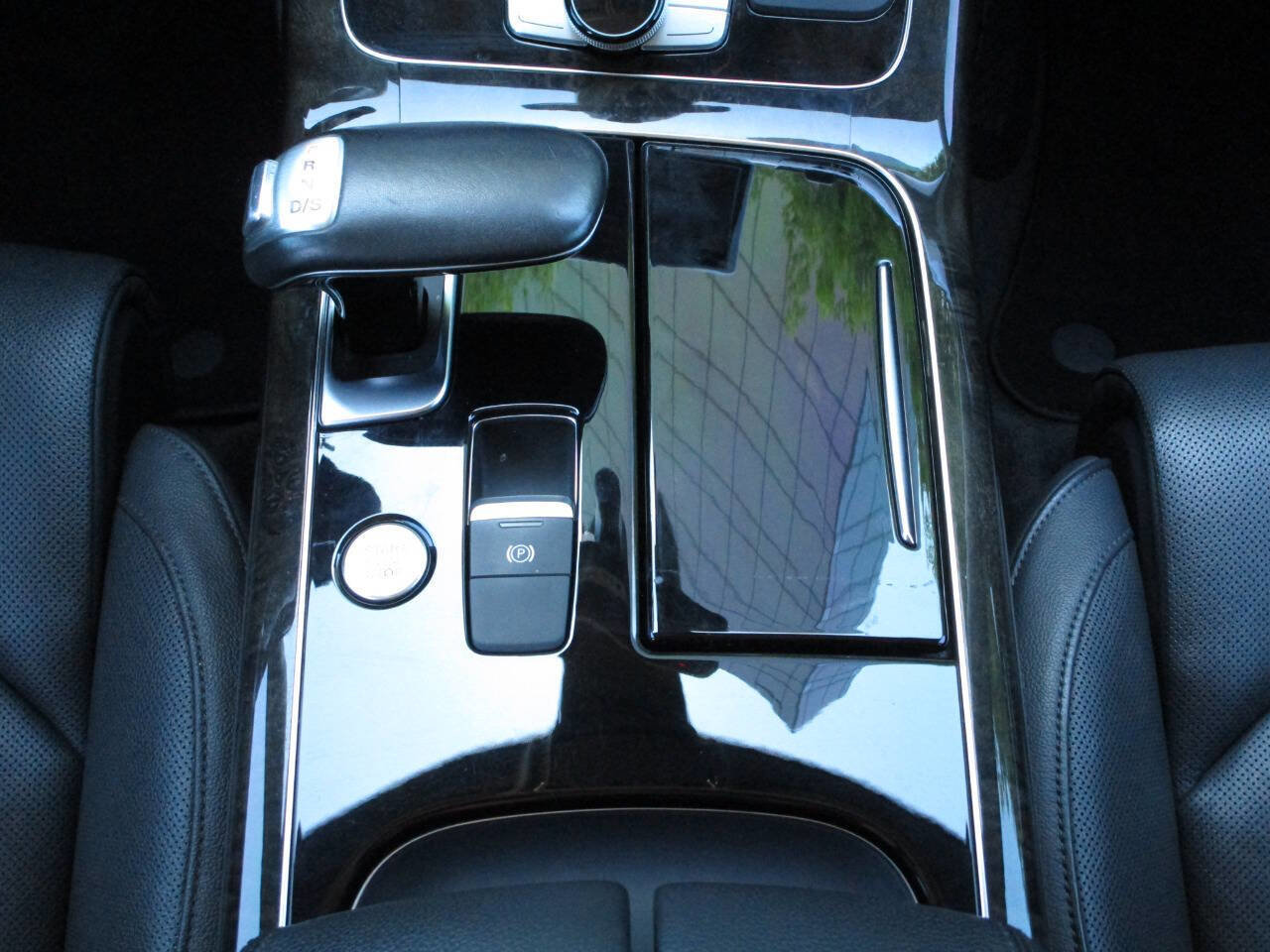 Used 2015 Audi A8 L 4.0T w/ Premium Package image 22