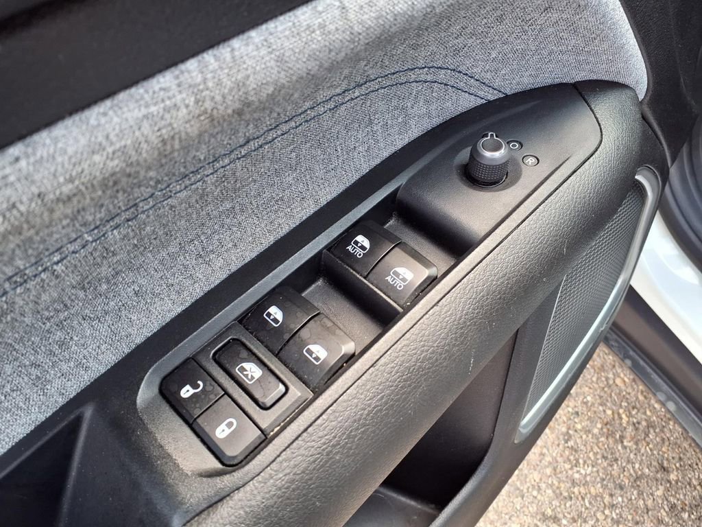 Used 2024 Jeep Compass Latitude image 21