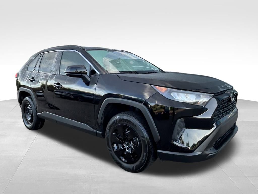 Used 2021 Toyota RAV4 LE image 2