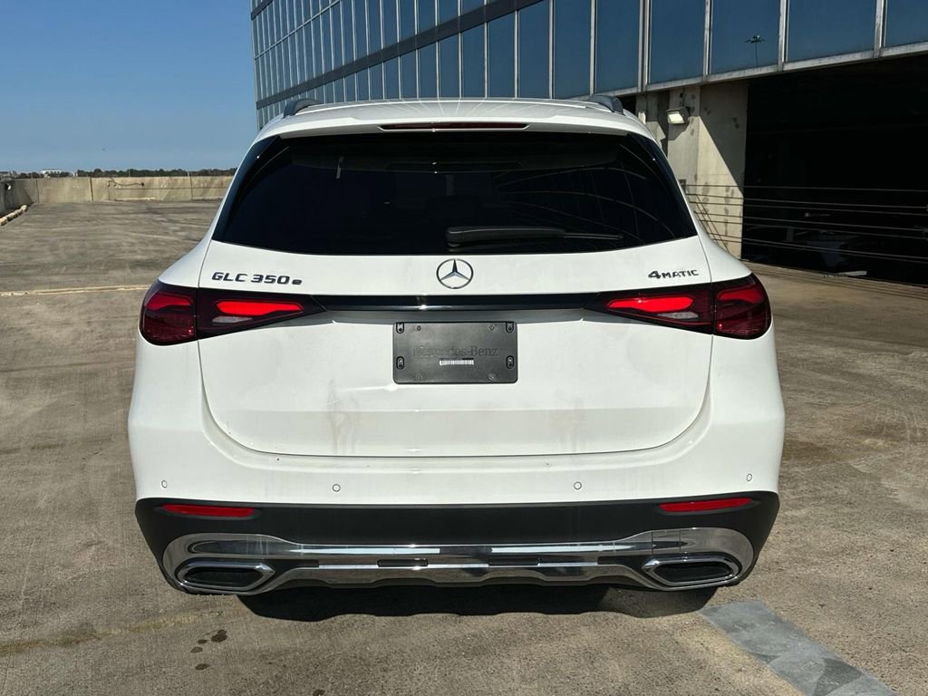 Used 2025 Mercedes-Benz GLC 350e 4MATIC image 5