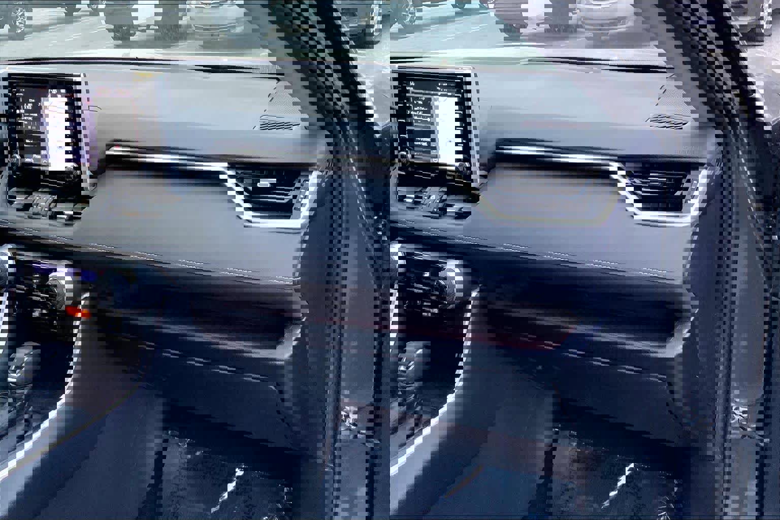 Used 2019 Toyota RAV4 Limited image 18