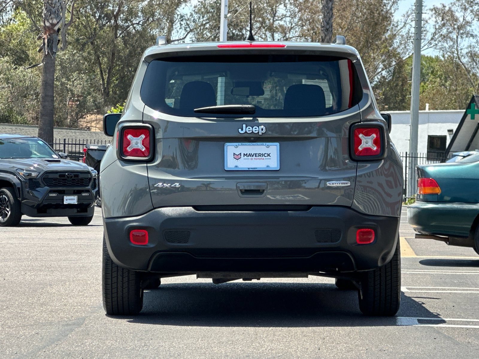 Used 2022 Jeep Renegade Latitude AWD/4WD image 4