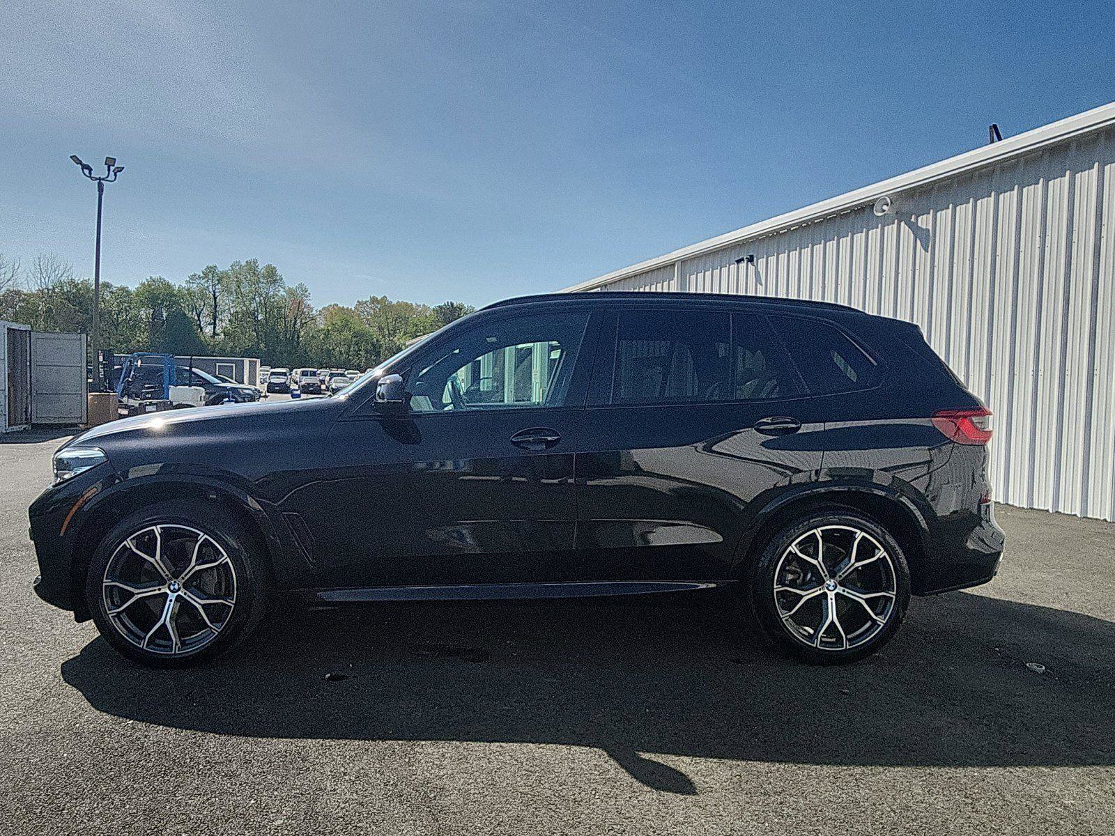 Used 2019 BMW X5 xDrive50i w/ M Sport Package image 2