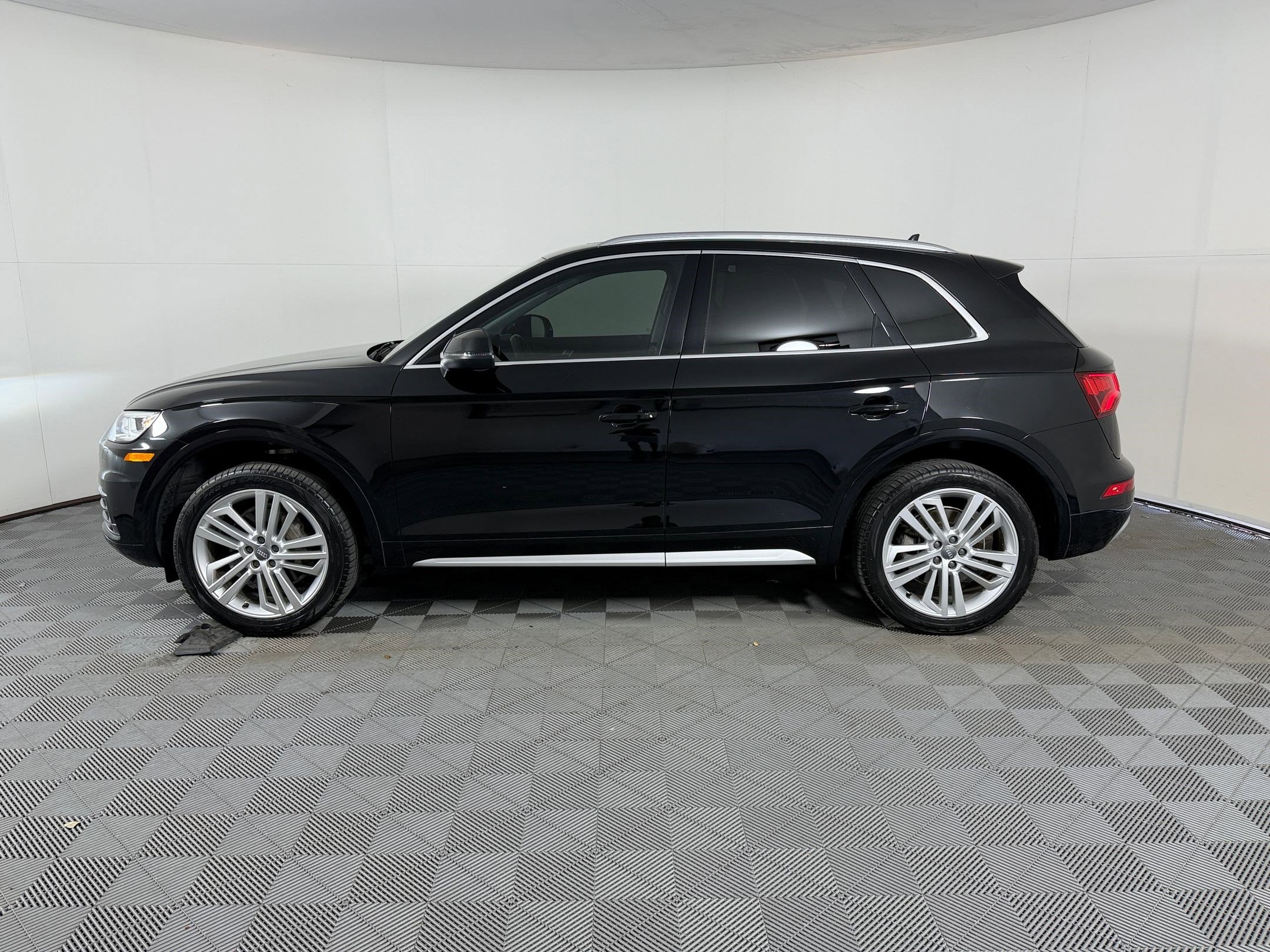 Used 2018 Audi Q5 2.0T Premium Plus w/ Premium Plus Package image 2