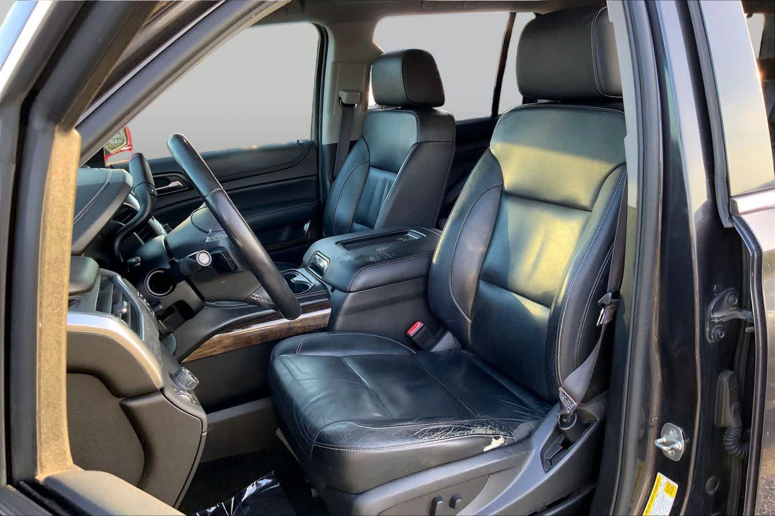 Used 2017 Chevrolet Suburban LT RWD image 8