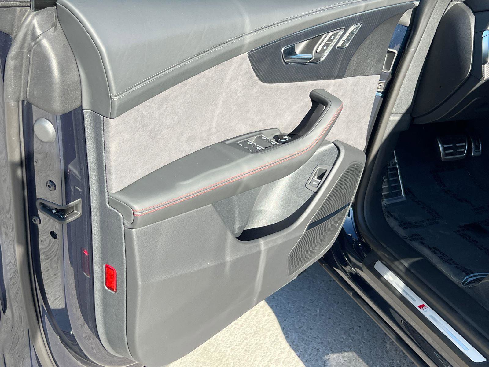 New 2025 Audi SQ8 Prestige image 11