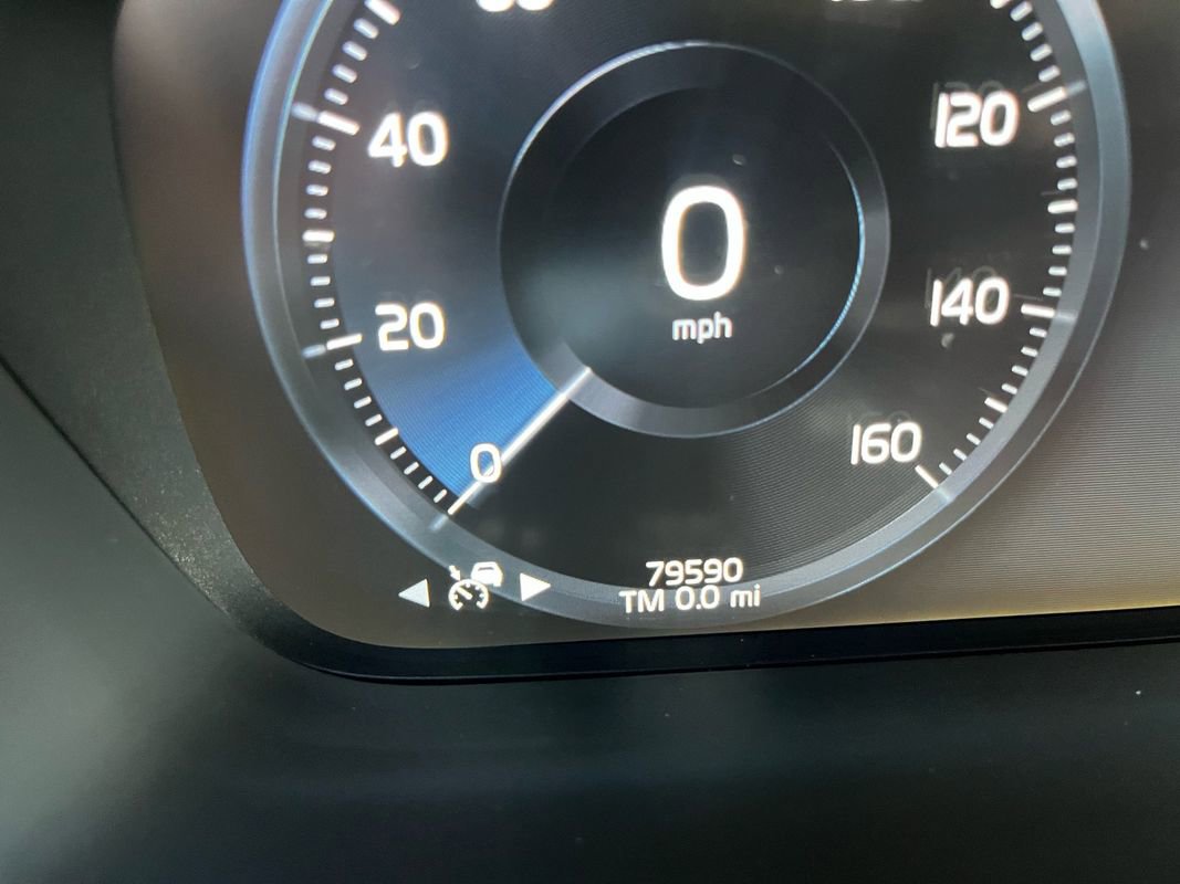 Used 2020 Volvo XC90 T5 Momentum image 16