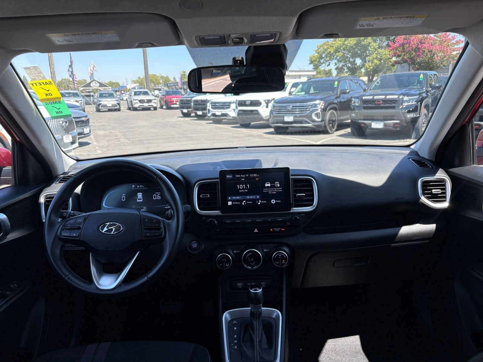 Used 2025 Hyundai Venue SEL FWD image 33