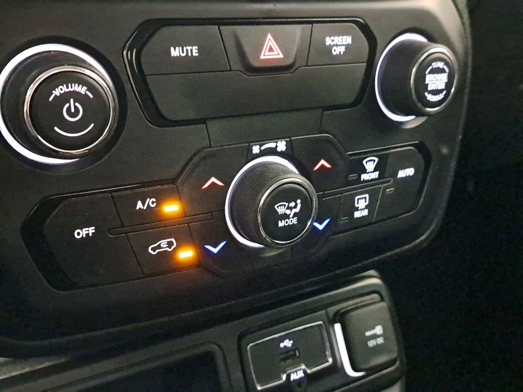 Used 2020 Jeep Renegade Altitude w/ UConnect 8.4 Nav Group image 20