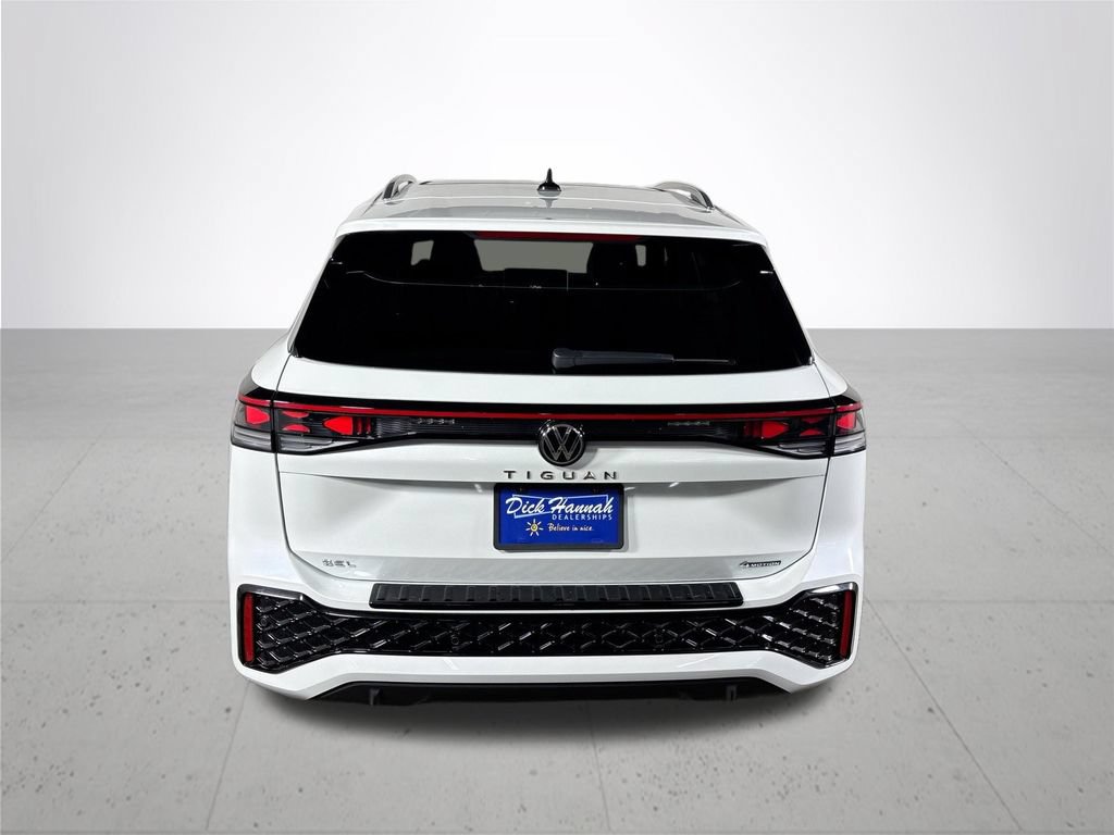 Certified 2025 Volkswagen Tiguan SEL R-Line AWD/4WD image 9