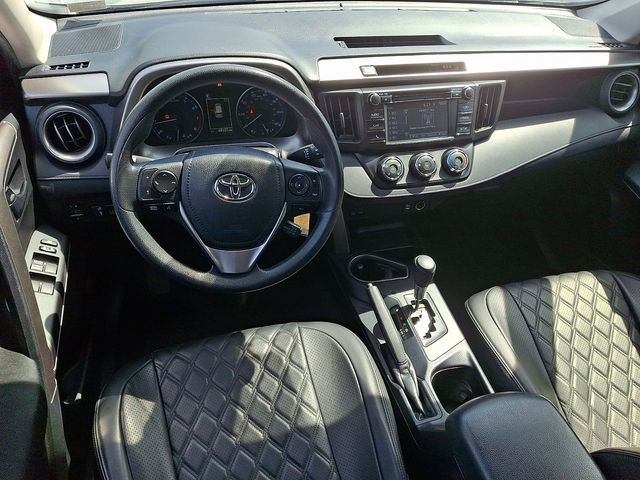 Used 2018 Toyota RAV4 LE image 2