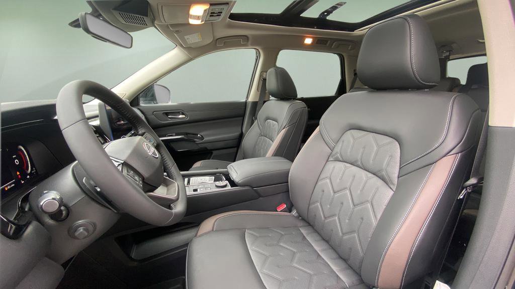New 2026 Nissan Pathfinder Platinum w/ Cargo Package AWD/4WD image 8