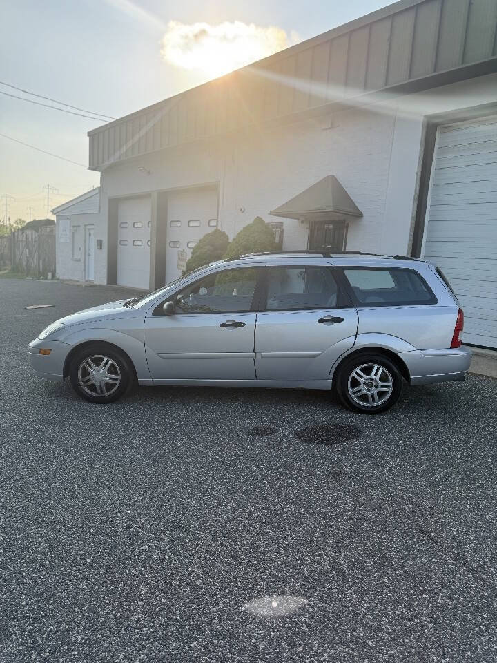 Used 2001 Ford Focus SE FWD image 4