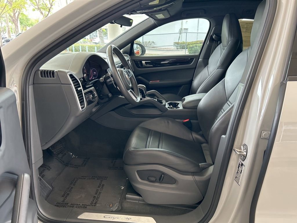 Used 2022 Porsche Cayenne Coupe image 5
